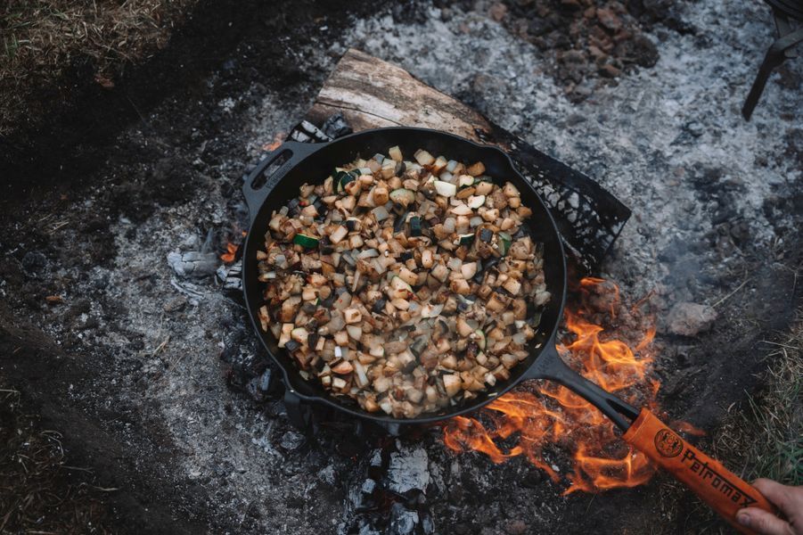 Сковорода чугунная Petromax Fire Skillet с длинной ручкой 30 см